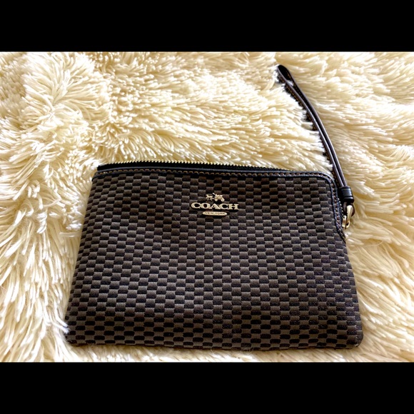Coach Handbags - Coach wristlet